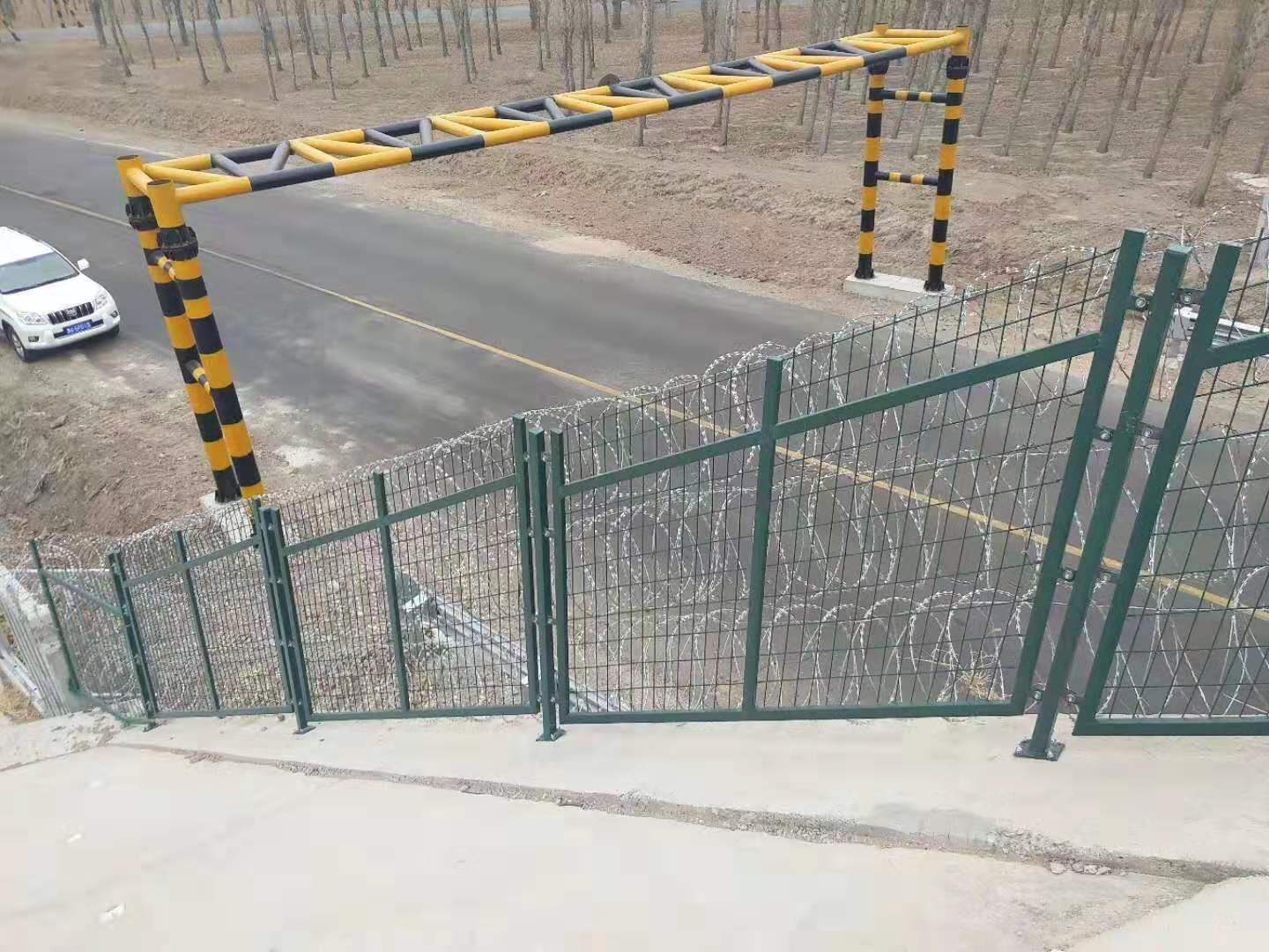 1568897697803914.jpg 護(hù)欄網(wǎng),市政護(hù)欄網(wǎng),欄網(wǎng)廠家